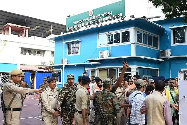 চিন্ময়, ইসকন আর ভারতীয় মিডিয়ার অপরাজনীতি