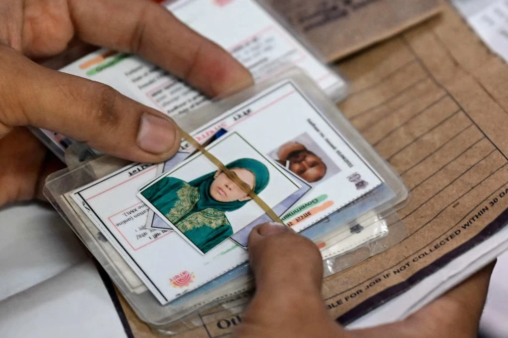 ভারতে ভোটার তালিকা সংশোধনকে ঘিরে নাগরিকত্ব হারানোর আশঙ্কায় মুসলিমরা