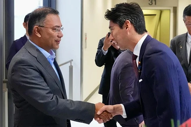 চার দিনের সফরে জাপান গেছেন প্রধানমন্ত্রী, বিনিয়োগ আকর্ষণে সর্বোচ্চ গুরুত্বারোপ