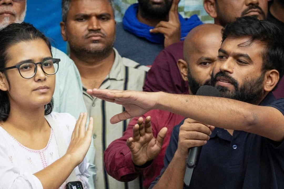 সিইসির বিরুদ্ধে ‘ইন্ডিয়া’র রোববারের সমাবেশে ককরোচদের সমর্থন
