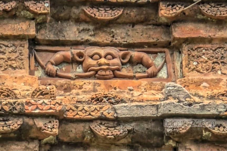 অযত্নে-অবহেলায় মথুরাপুর দেউল