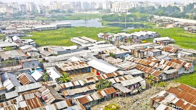 সাংবাদিকদের জায়গা দখলঃ মোল্লাহ নেই, মোল্লাহ আছেন