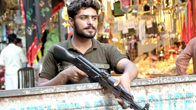 উত্তর ওয়াজিরিস্তানে আত্মঘাতী হামলায় ১৬ সেনা নিহত