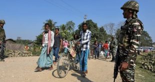 টার্গেটে বাঙালি মুসলমান: আসামে আদিবাসীদের অস্ত্র দিচ্ছে রাজ্য সরকার