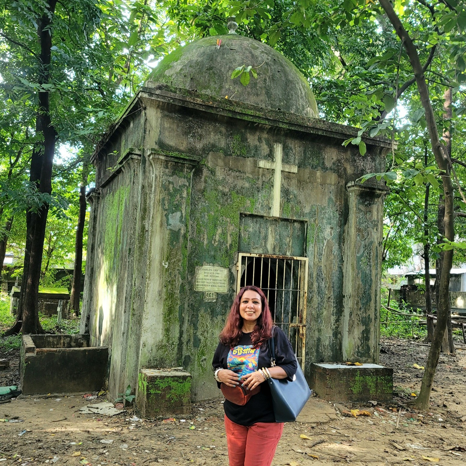 সোয়া তিন শ বছরের পুরনো চট্টগ্রামের খ্রিস্টান সমাধিক্ষেত্র