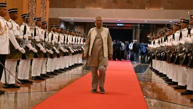 মালয়েশিয়ায় বাংলাদেশের নেতাকে লাল গালিচা সংবর্ধনা