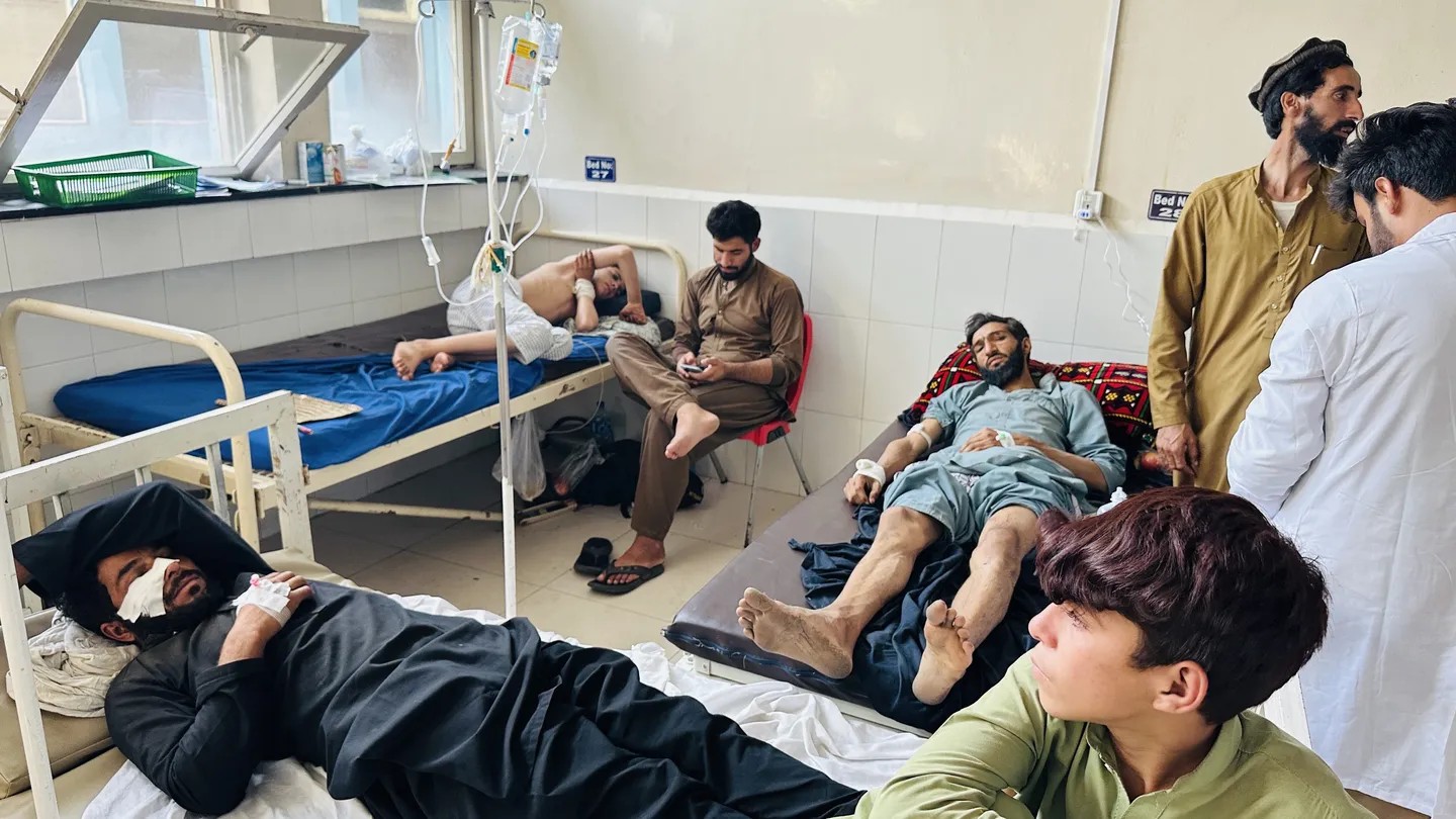 ভূমিকম্পে নিহত ৮০০ ছাড়ালো