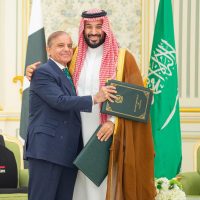 পাকিস্তান-সৌদি আরব প্রতিরক্ষা চুক্তি: কারও ওপর হামলায় জবাব হবে সম্মিলিত