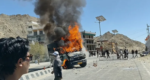 ‘দেশবিরোধী’ তকমার ভয়ে ভারতের জেন–জি’রা!