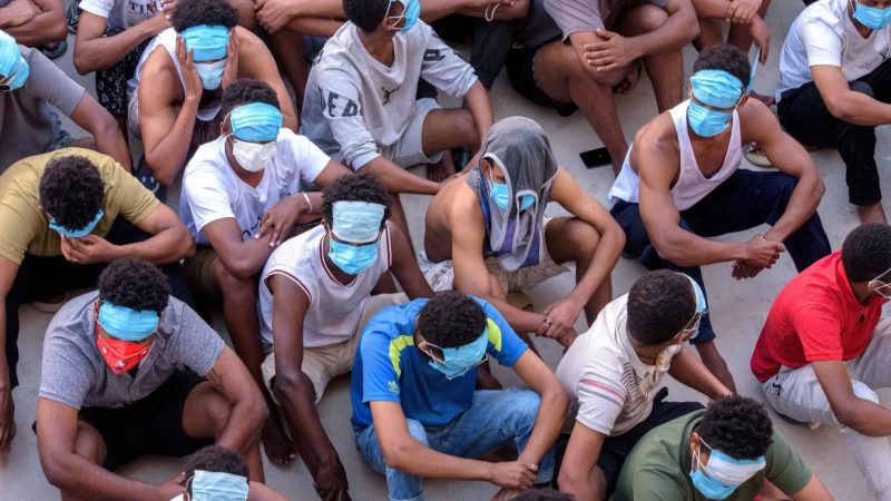 অনলাইন প্রতারণা কেন্দ্র থেকে ২ হাজারের বেশি মানুষ আটক