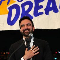 বিজয়ের পর মা–বাবার উদ্দেশে জোহরান মামদানি: তোমাদের সন্তান হতে পেরে আমি গর্বিত