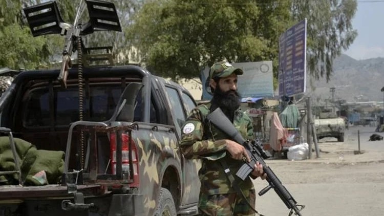 পাকিস্তানের বিমান হামলায় আফগানিস্তানে নিহত ১০