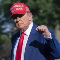 ইরানের ওপর নিষেধাজ্ঞা প্রত্যাহার নিয়ে আলোচনায় প্রস্তুত ট্রাম্প